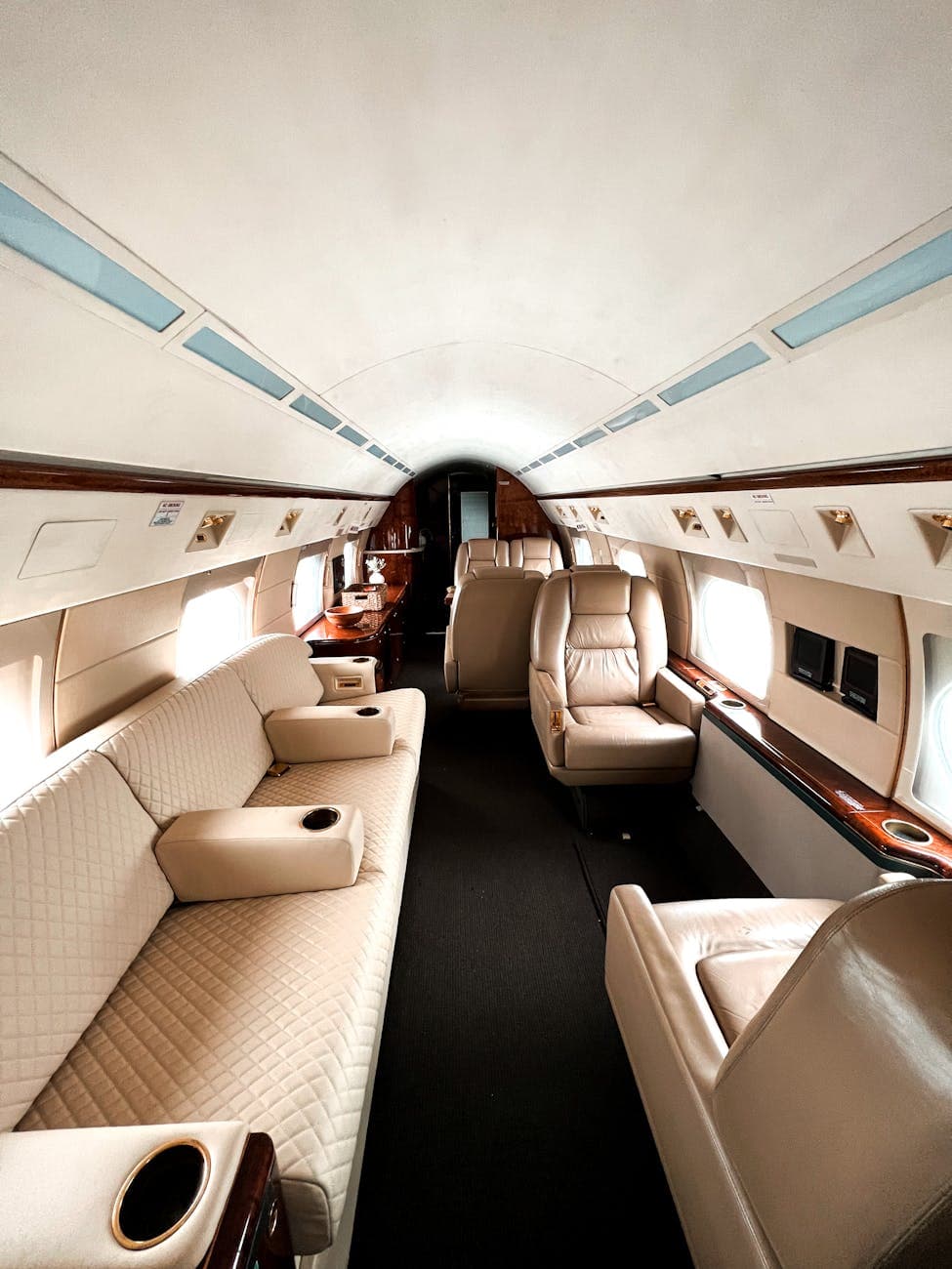 Luxury private jet rental and best charter jets in Dubai