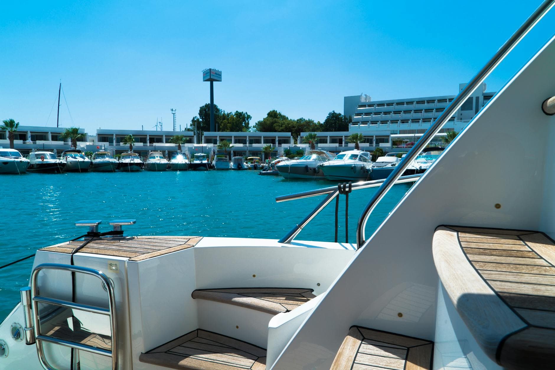 Luxury yacht rental and best charters yachts in Dubai